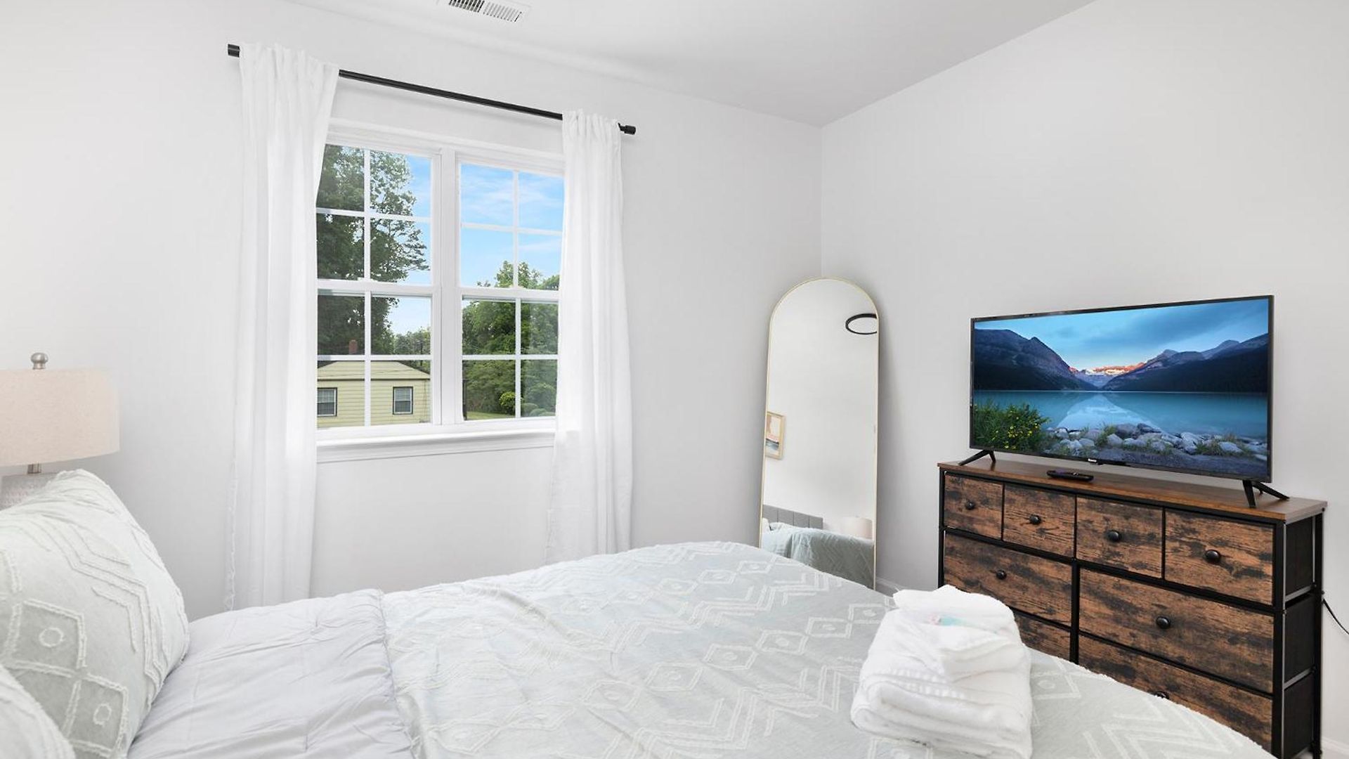 Stylish Queen Getaway In Camp North End Holiday home Charlotte