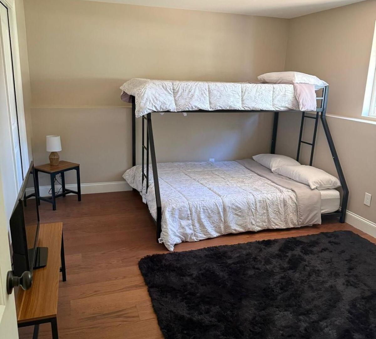 5br Near Uptown *