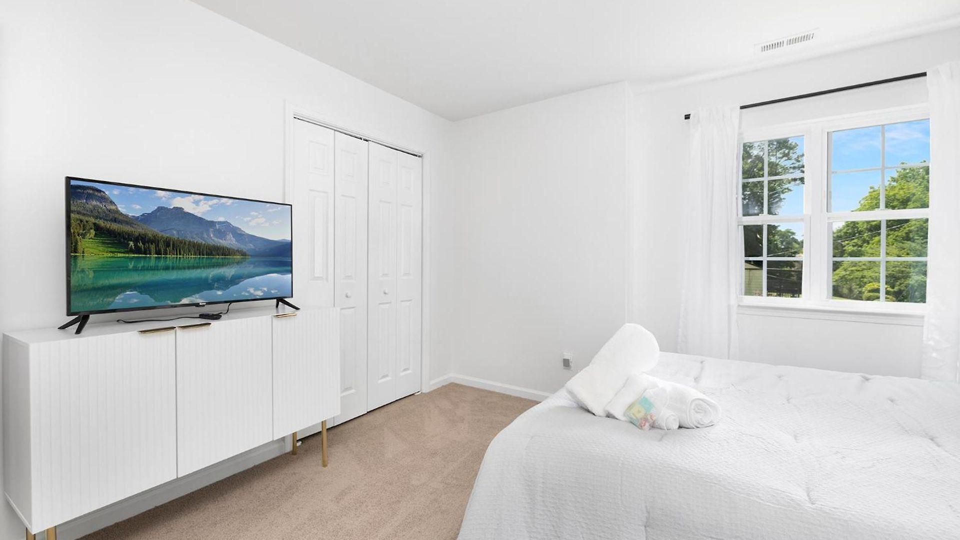 Stylish Queen Getaway In Camp North End Charlotte