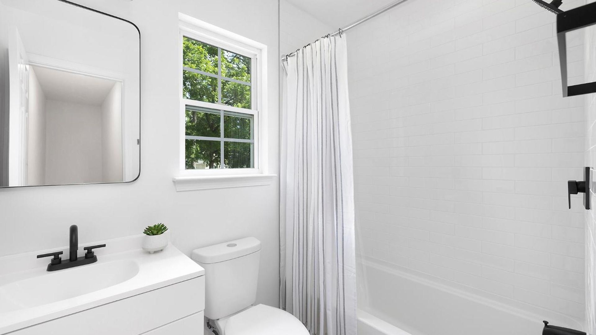 Stylish Queen Getaway In Camp North End