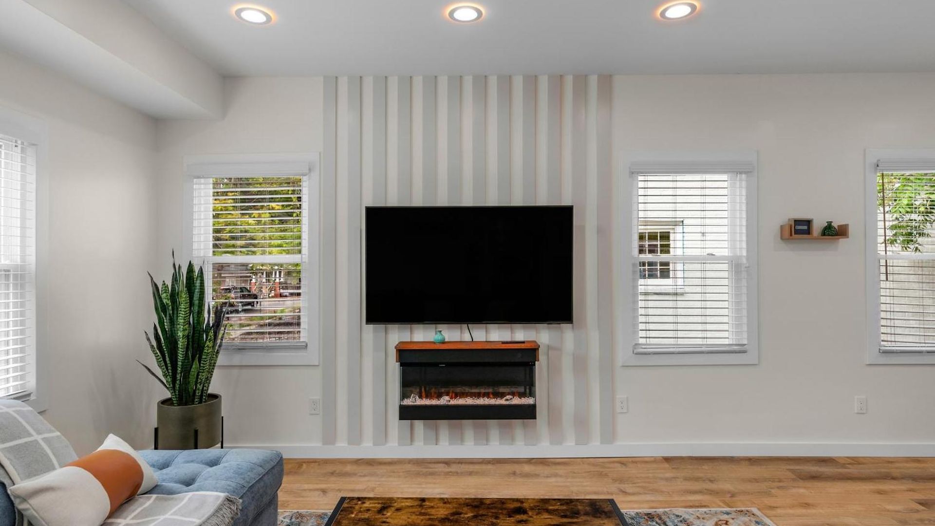 Stylish 4br Haven: Serene Backyard And Fire Pit Holiday home Charlotte