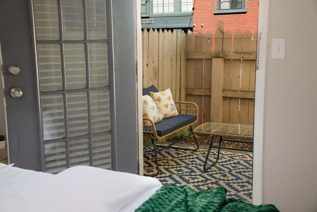Stylish & Cozy Retreat With Backyard & Parking
