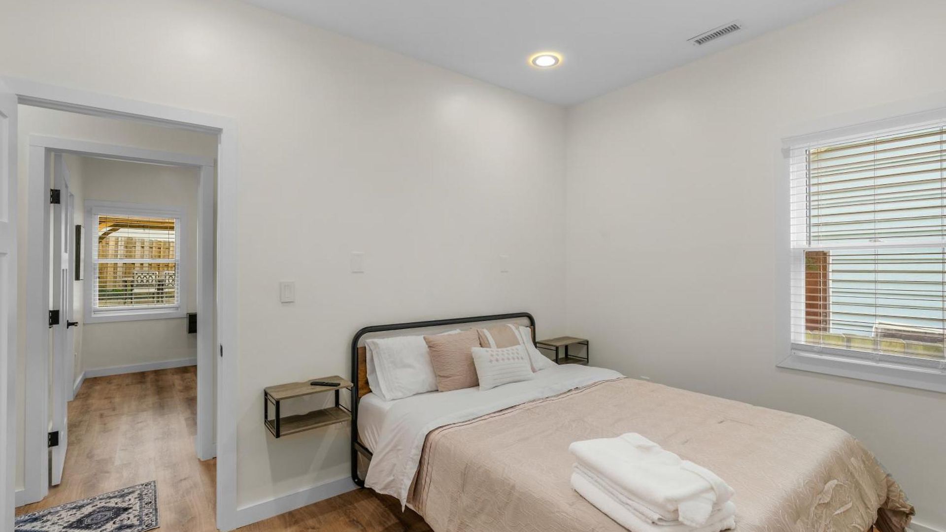 Stylish 4br Haven: Serene Backyard And Fire Pit Holiday home *