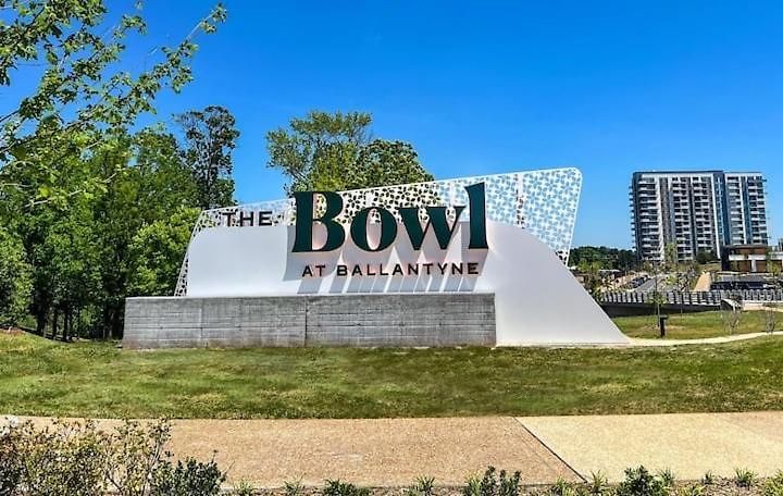 Spacious Dog-friendly Retreat Near Ballantyne Holiday home