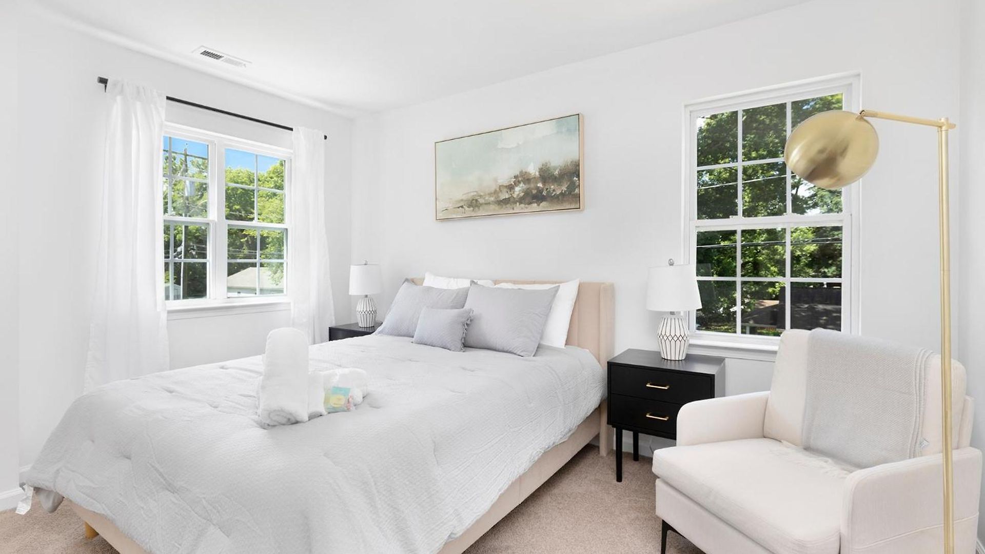 Stylish Queen Getaway In Camp North End Holiday home Charlotte