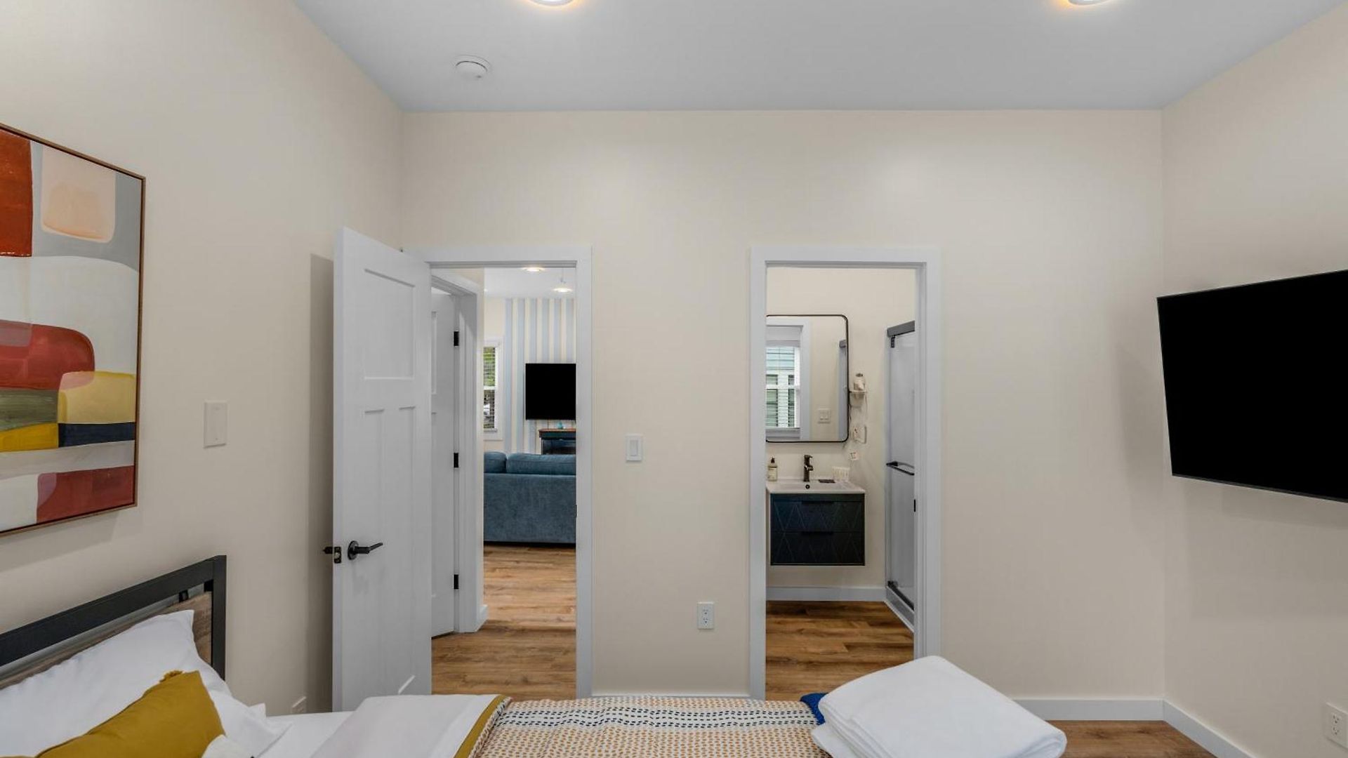 Stylish 4br Haven: Serene Backyard And Fire Pit Holiday home *
