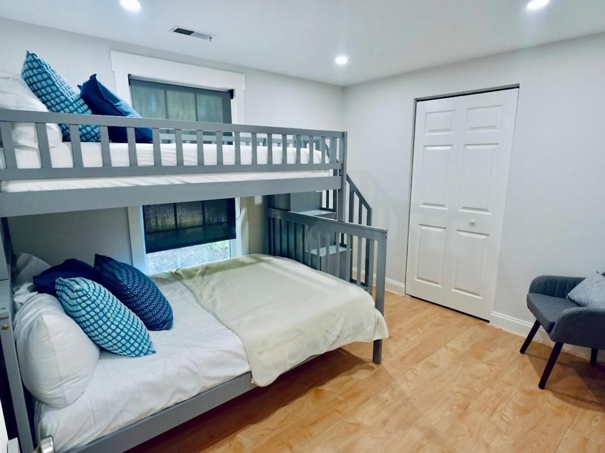 Spacious Dog-friendly Retreat Near Ballantyne * Charlotte