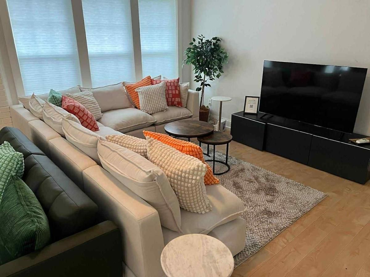 Spacious Dog-friendly Retreat Near Ballantyne
