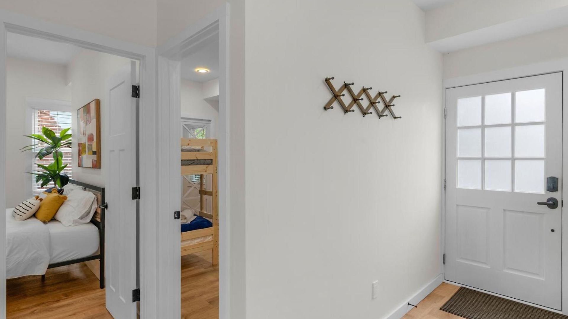 Holiday home Stylish 4br Haven: Serene Backyard And Fire Pit Charlotte