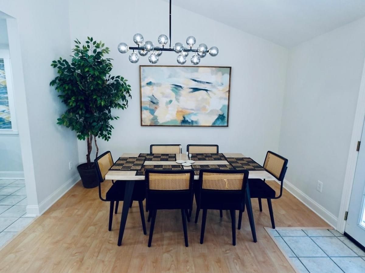 Spacious Dog-friendly Retreat Near Ballantyne Charlotte
