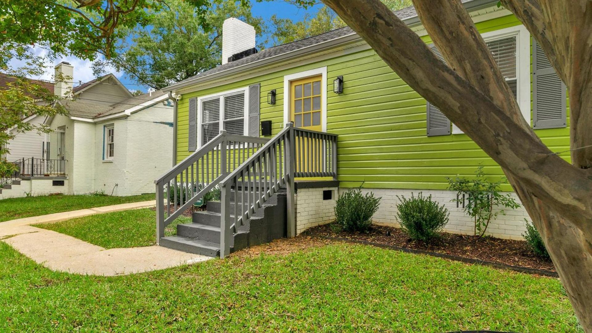 Stylish 4br Haven: Serene Backyard And Fire Pit *