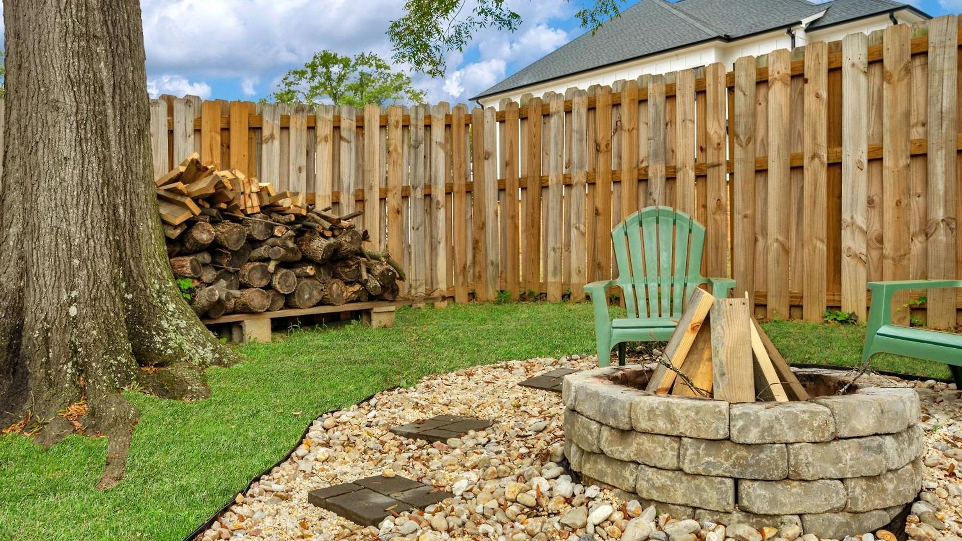 Stylish 4br Haven: Serene Backyard And Fire Pit Holiday home *