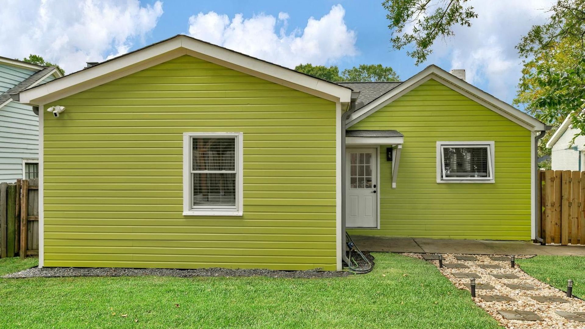 Stylish 4br Haven: Serene Backyard And Fire Pit Holiday home *
