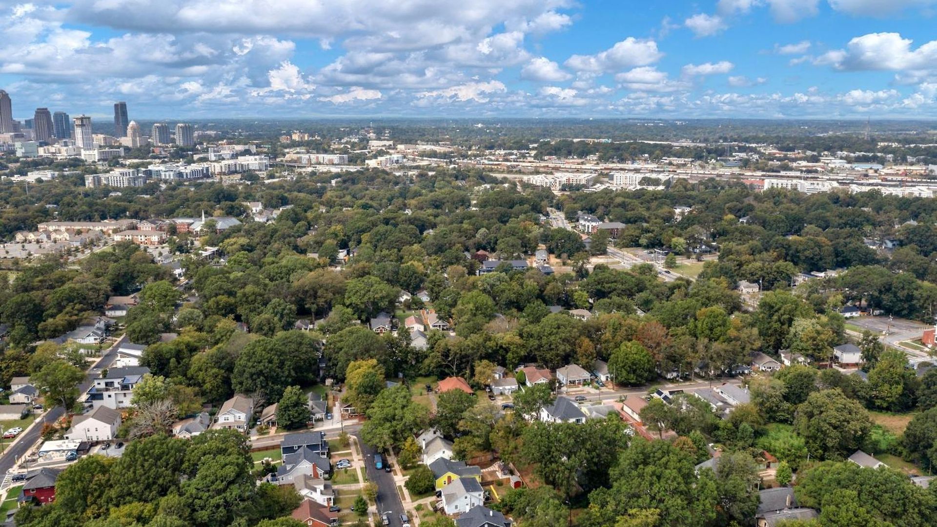 Stylish 4br Haven: Serene Backyard And Fire Pit * Charlotte