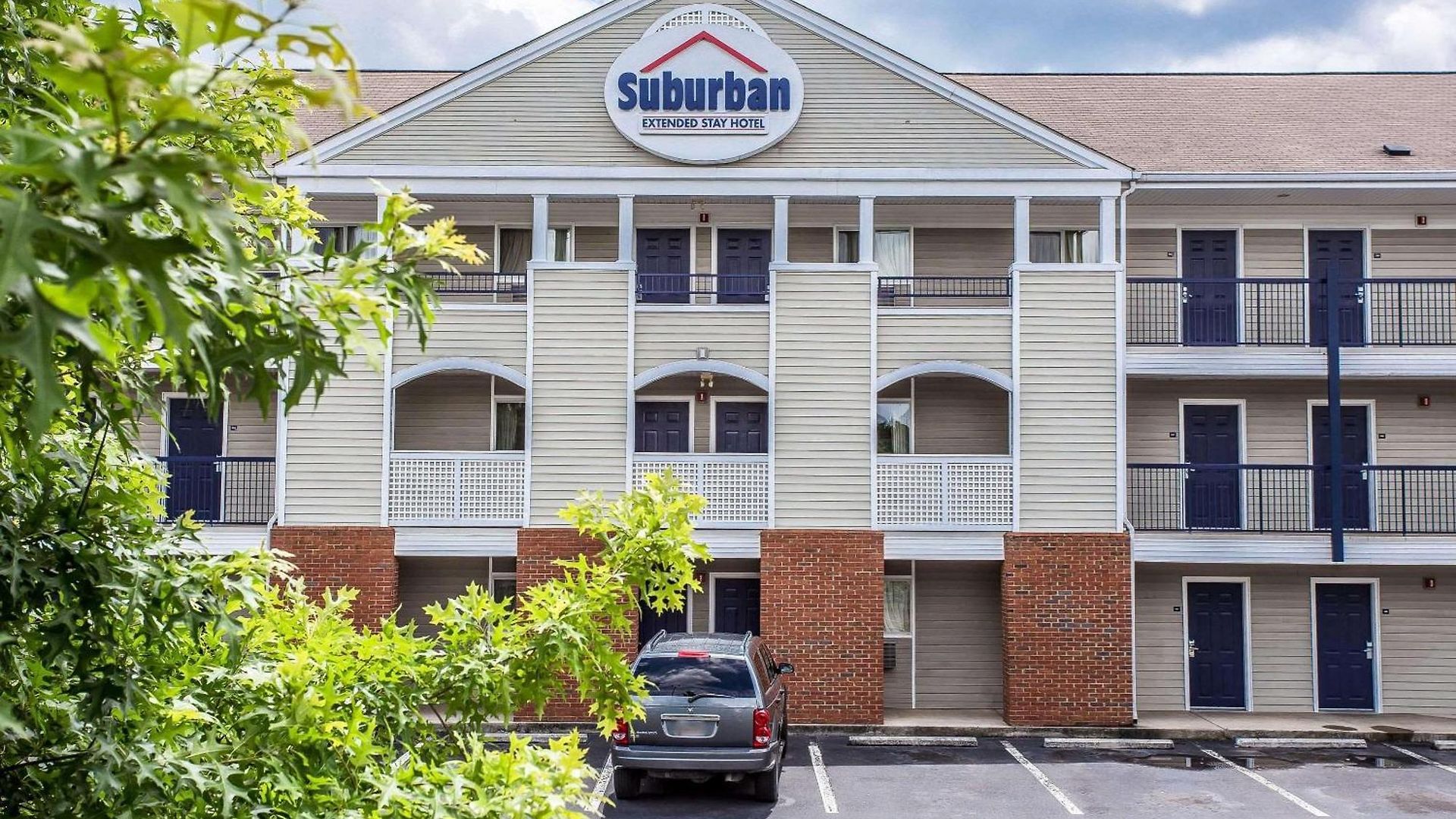 Suburban - Ballantyne 3*