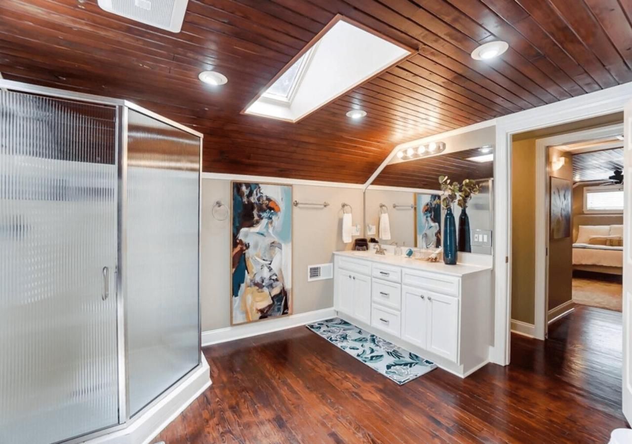 Stylish Noda Gem Hot Tub, Games And Walk To Dining Charlotte