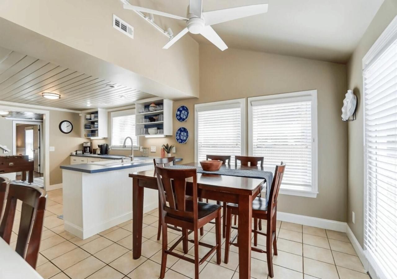 Stylish Noda Gem Hot Tub, Games And Walk To Dining Charlotte
