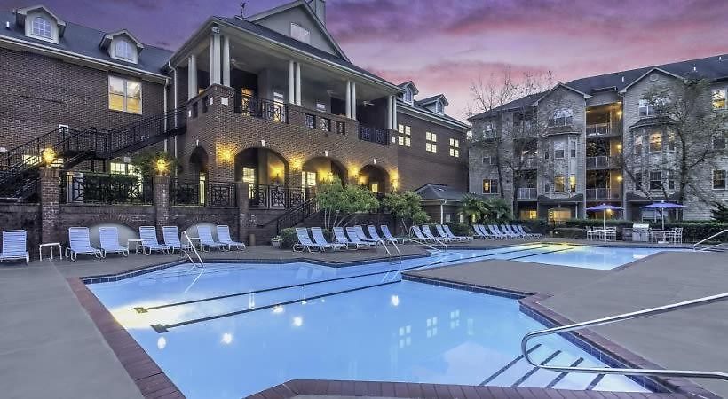 Apartment Cozy 1-br With A Seasonal Pool Charlotte