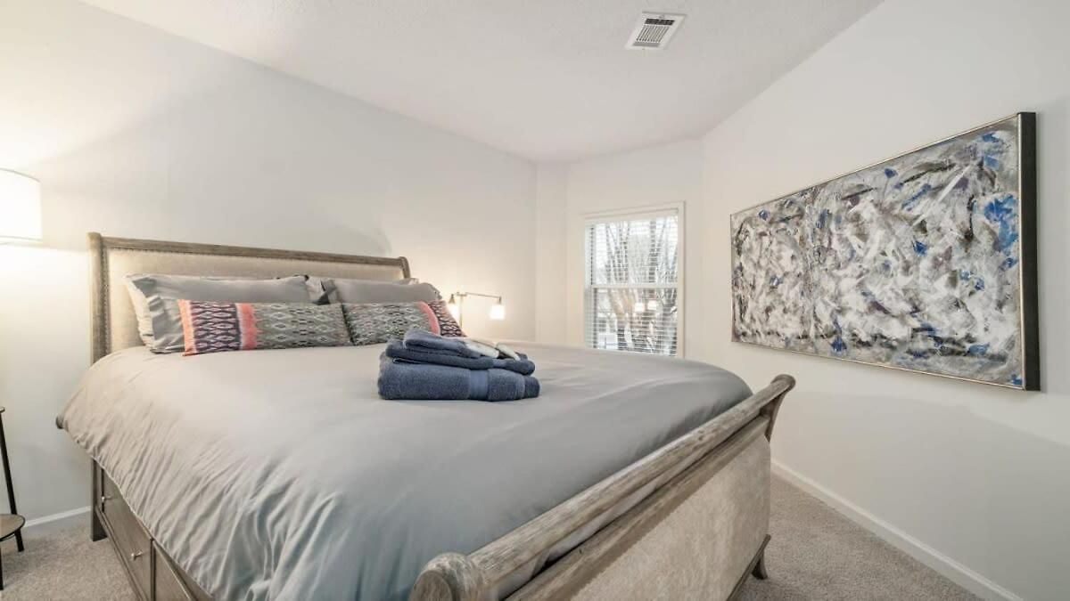 Cozy 1-br With A Seasonal Pool Apartment Charlotte