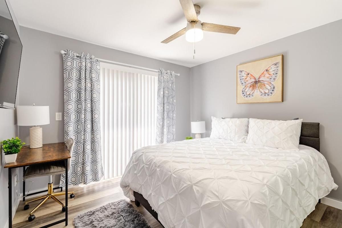 Spacious 2br 2ba Steps From Hospitals And Uptown Minimum 15 Days Or