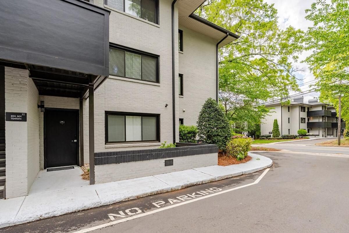 Spacious 2br 2ba Steps From Hospitals And Uptown Minimum 15 Days Or * Charlotte
