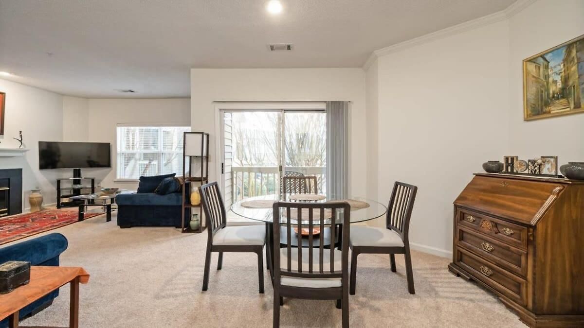 Cozy 1-br With A Seasonal Pool