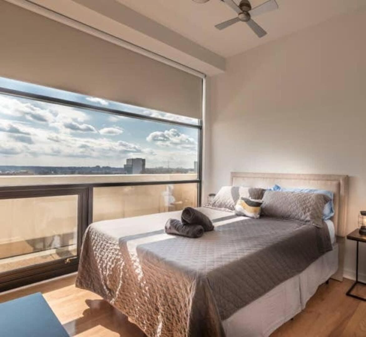 Skyline Vista Penthouse In The Queen