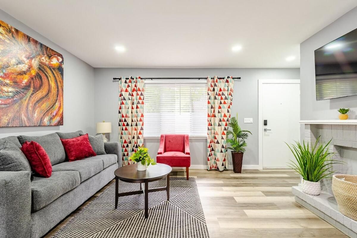 Spacious 2br 2ba Steps From Hospitals And Uptown Minimum 15 Days Or Apartment Charlotte