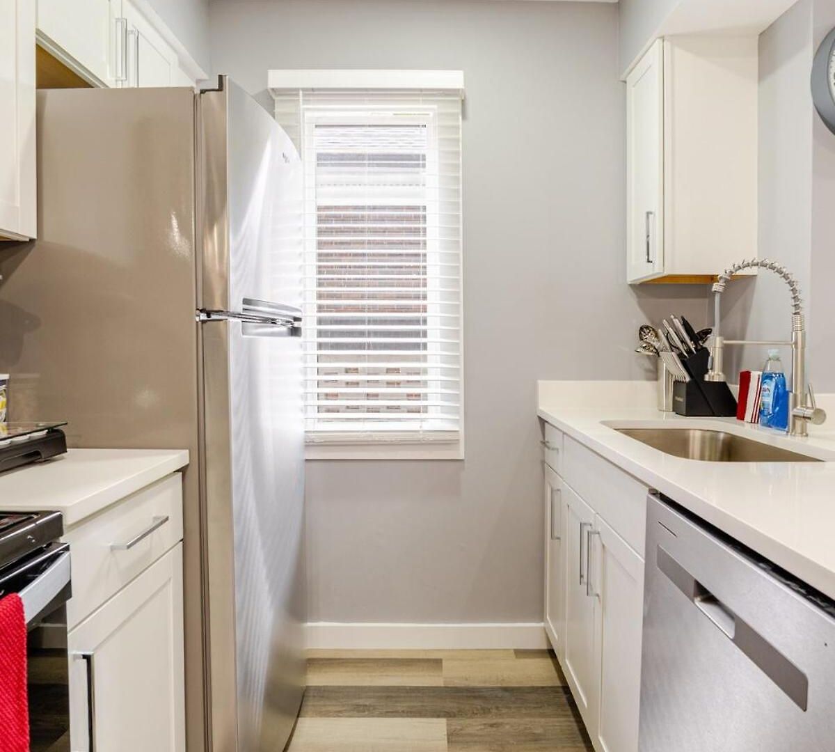 Spacious 2br 2ba Steps From Hospitals And Uptown Minimum 15 Days Or Apartment