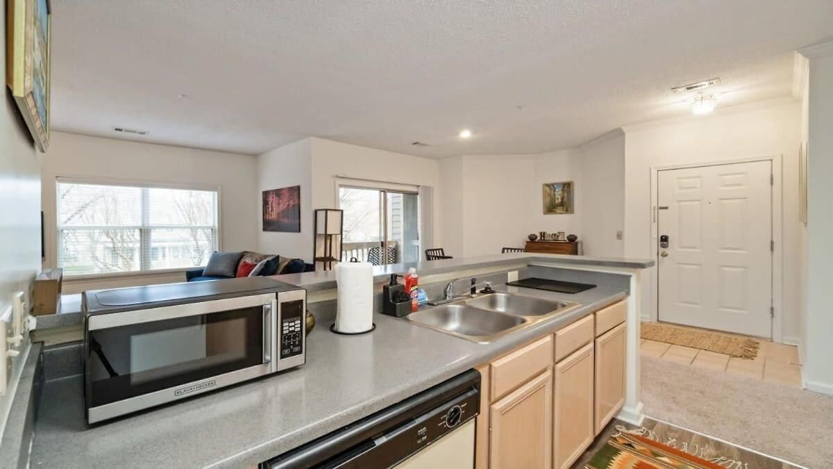 Cozy 1-br With A Seasonal Pool