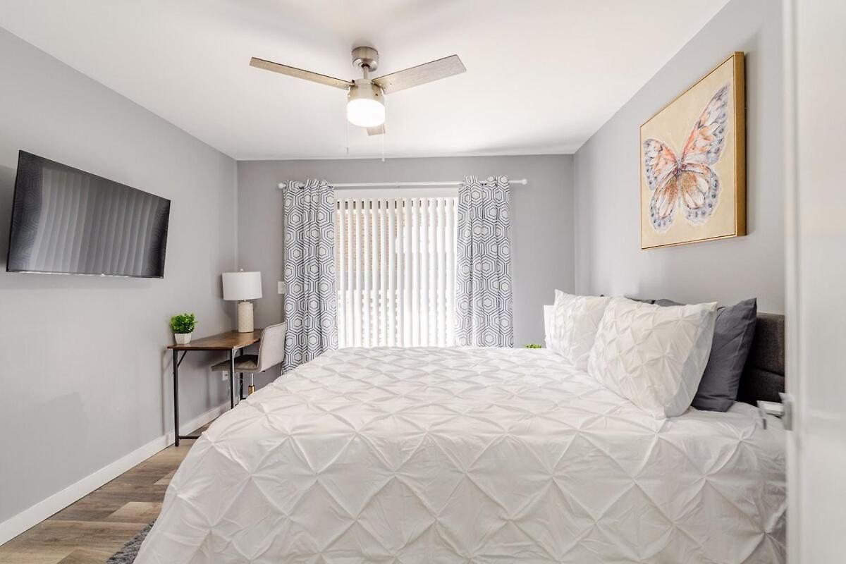 Spacious 2br 2ba Steps From Hospitals And Uptown Minimum 15 Days Or Apartment