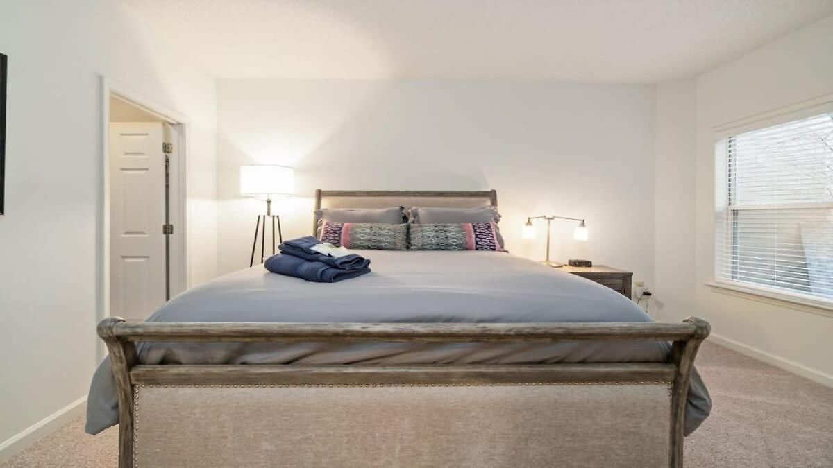 Cozy 1-br With A Seasonal Pool Apartment