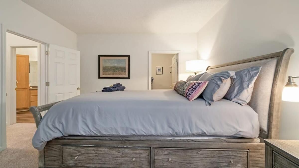 Apartment Cozy 1-br With A Seasonal Pool