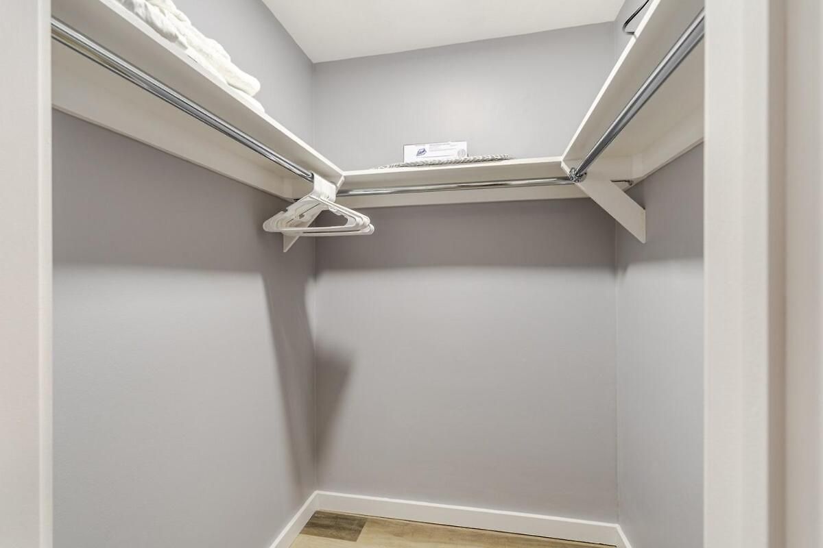 Apartment Spacious 2br 2ba Steps From Hospitals And Uptown Minimum 15 Days Or
