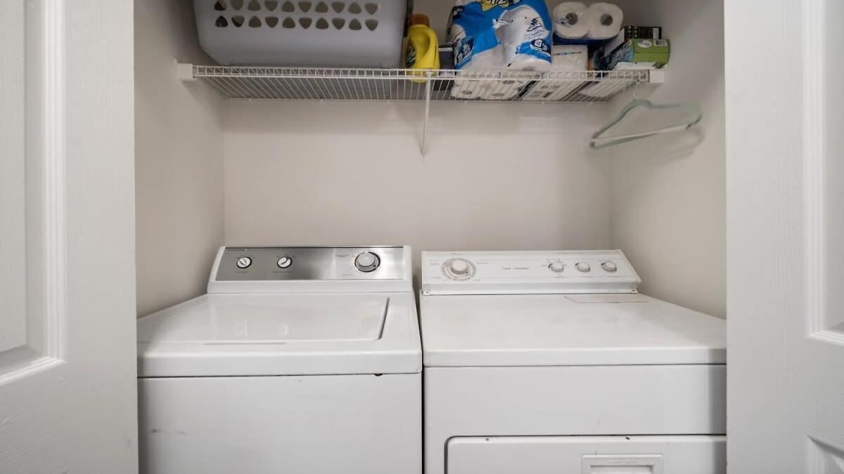 Cozy 1-br With A Seasonal Pool Apartment Charlotte