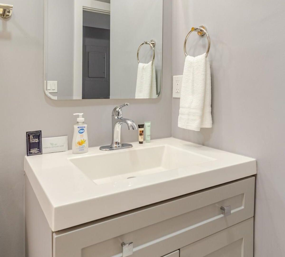 Apartment Spacious 2br 2ba Steps From Hospitals And Uptown Minimum 15 Days Or