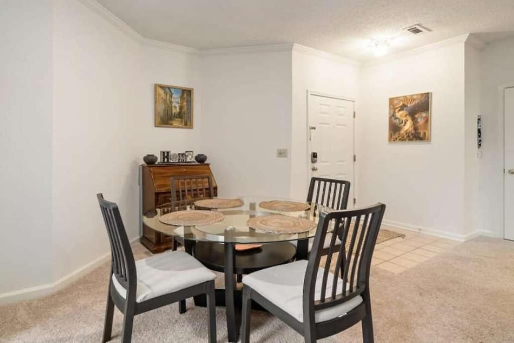 Cozy 1-br With A Seasonal Pool