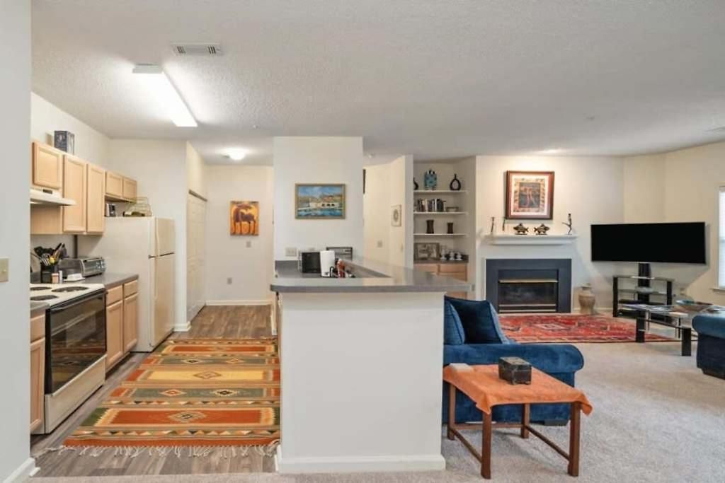 Cozy 1-br With A Seasonal Pool Apartment Charlotte