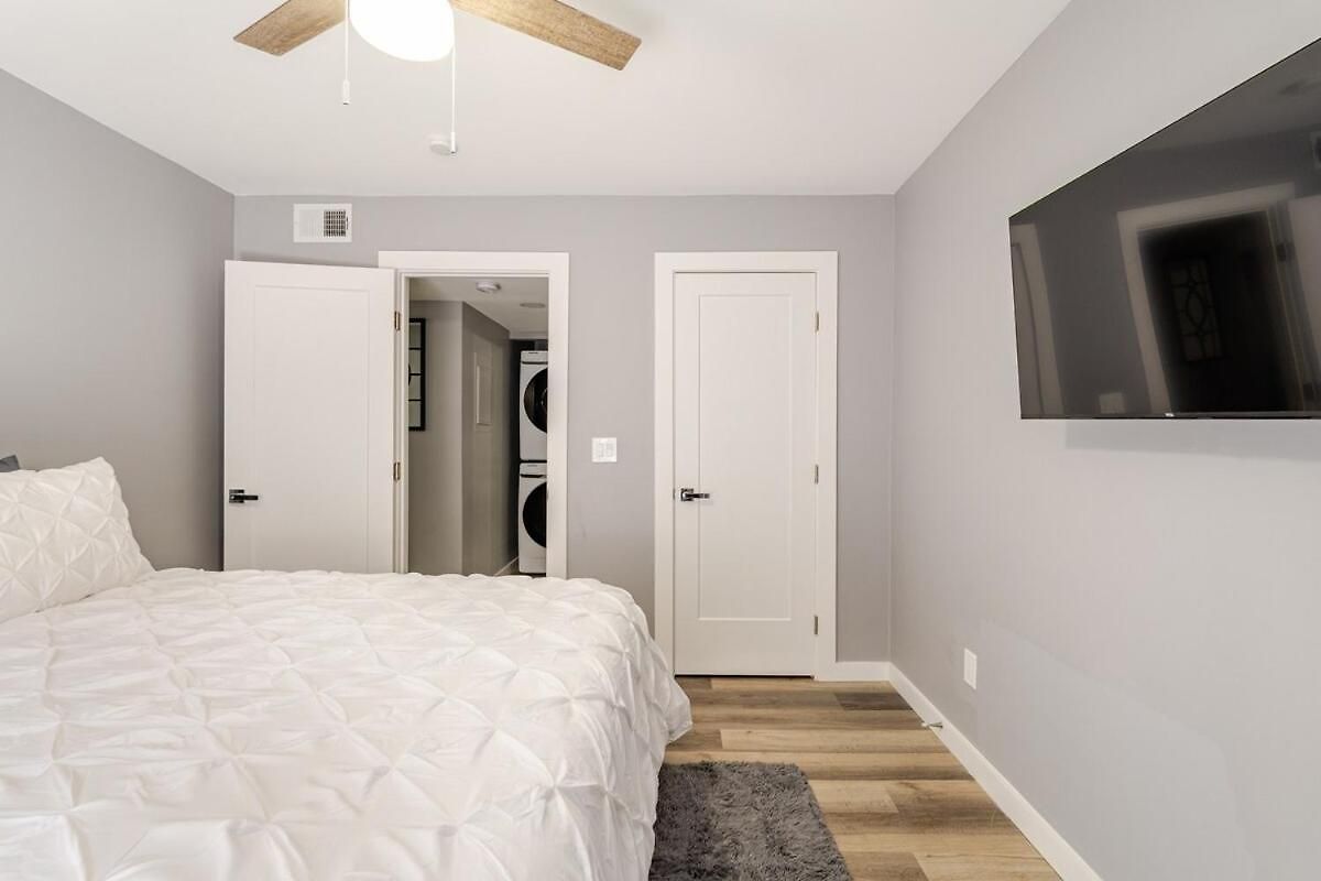 Spacious 2br 2ba Steps From Hospitals And Uptown Minimum 15 Days Or Charlotte