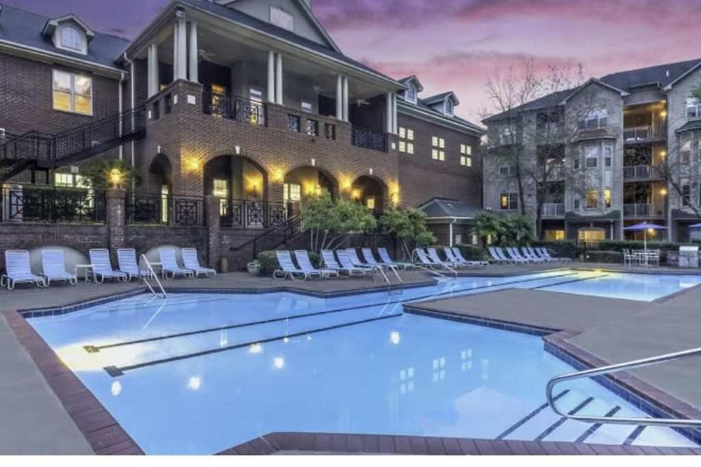 Apartment Cozy 1-br With A Seasonal Pool Charlotte