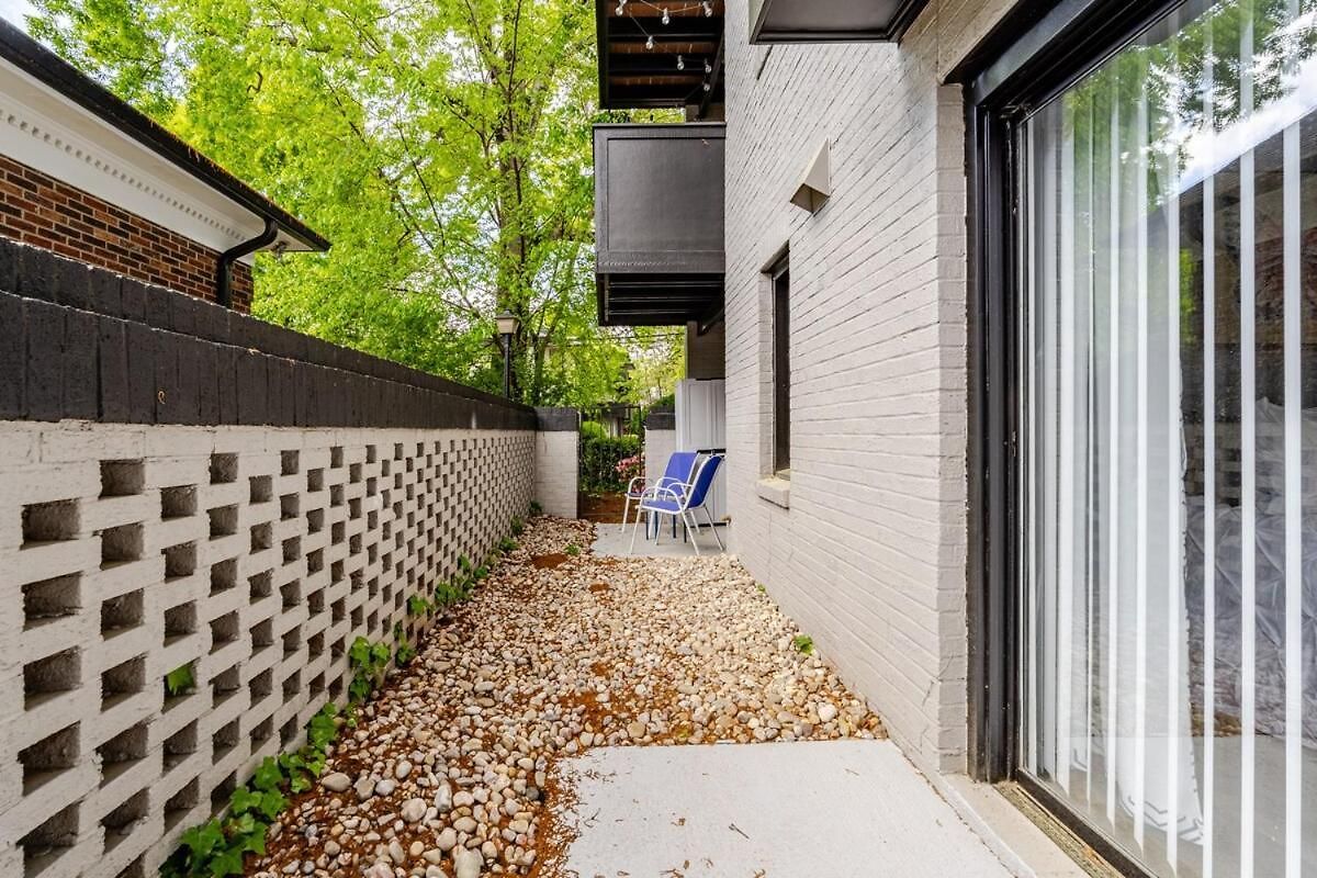 Spacious 2br 2ba Steps From Hospitals And Uptown Minimum 15 Days Or Apartment Charlotte