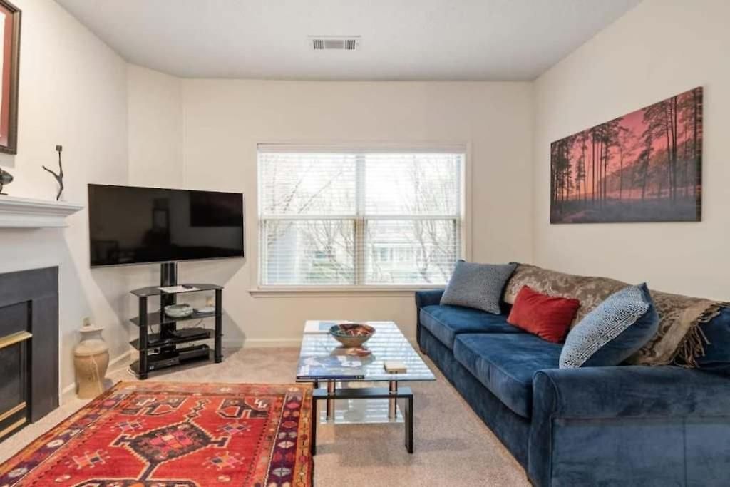 Cozy 1-br With A Seasonal Pool Apartment