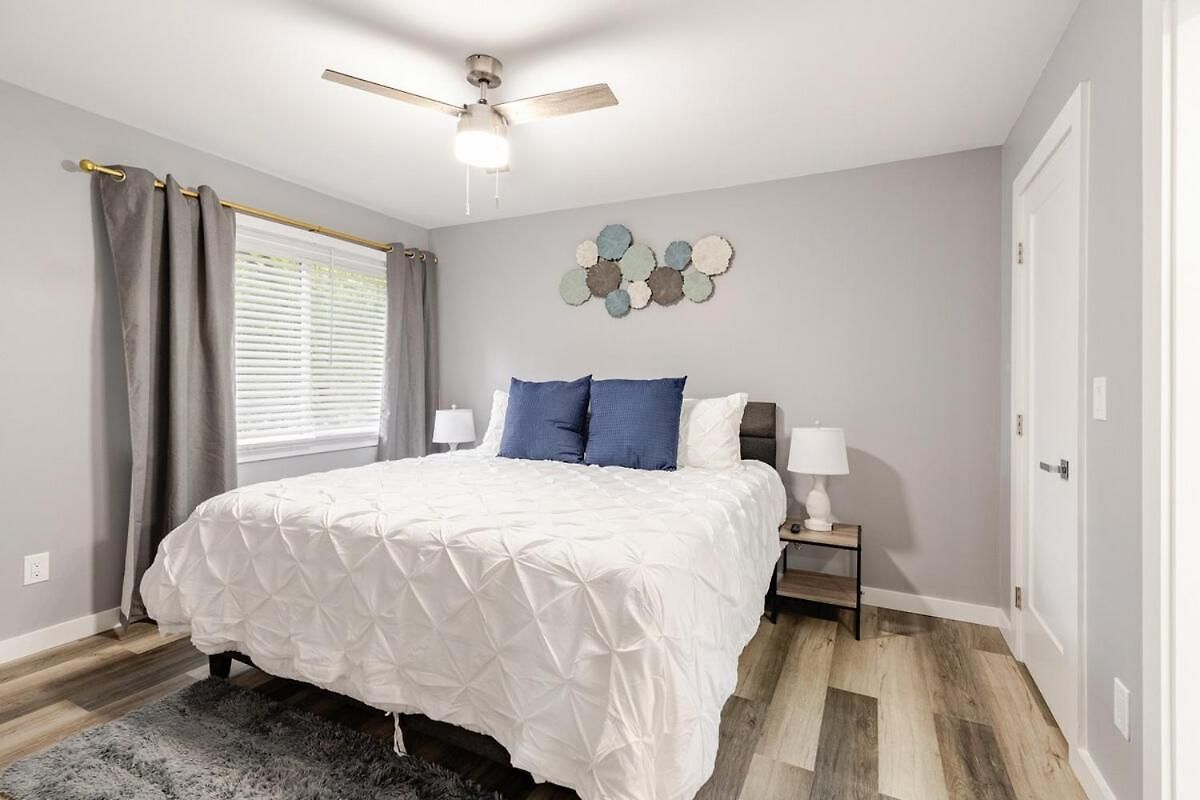 Spacious 2br 2ba Steps From Hospitals And Uptown Minimum 15 Days Or