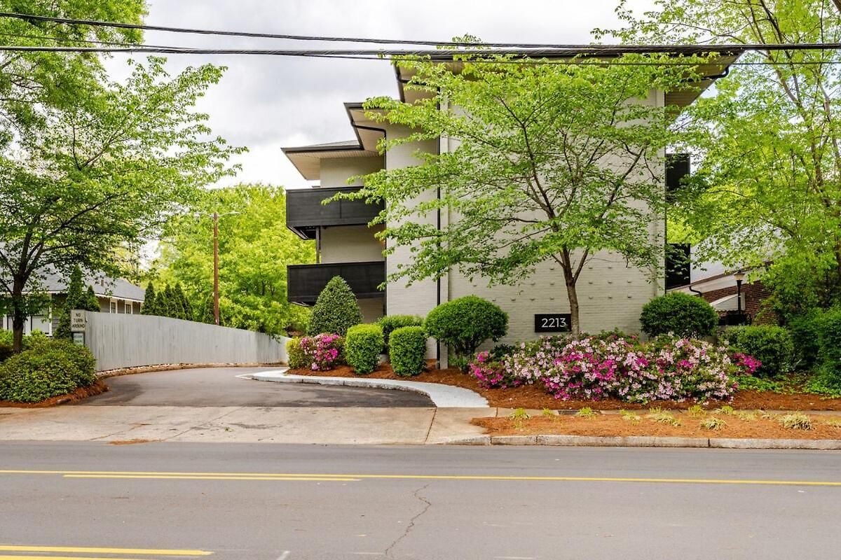 Spacious 2br 2ba Steps From Hospitals And Uptown Minimum 15 Days Or * Charlotte
