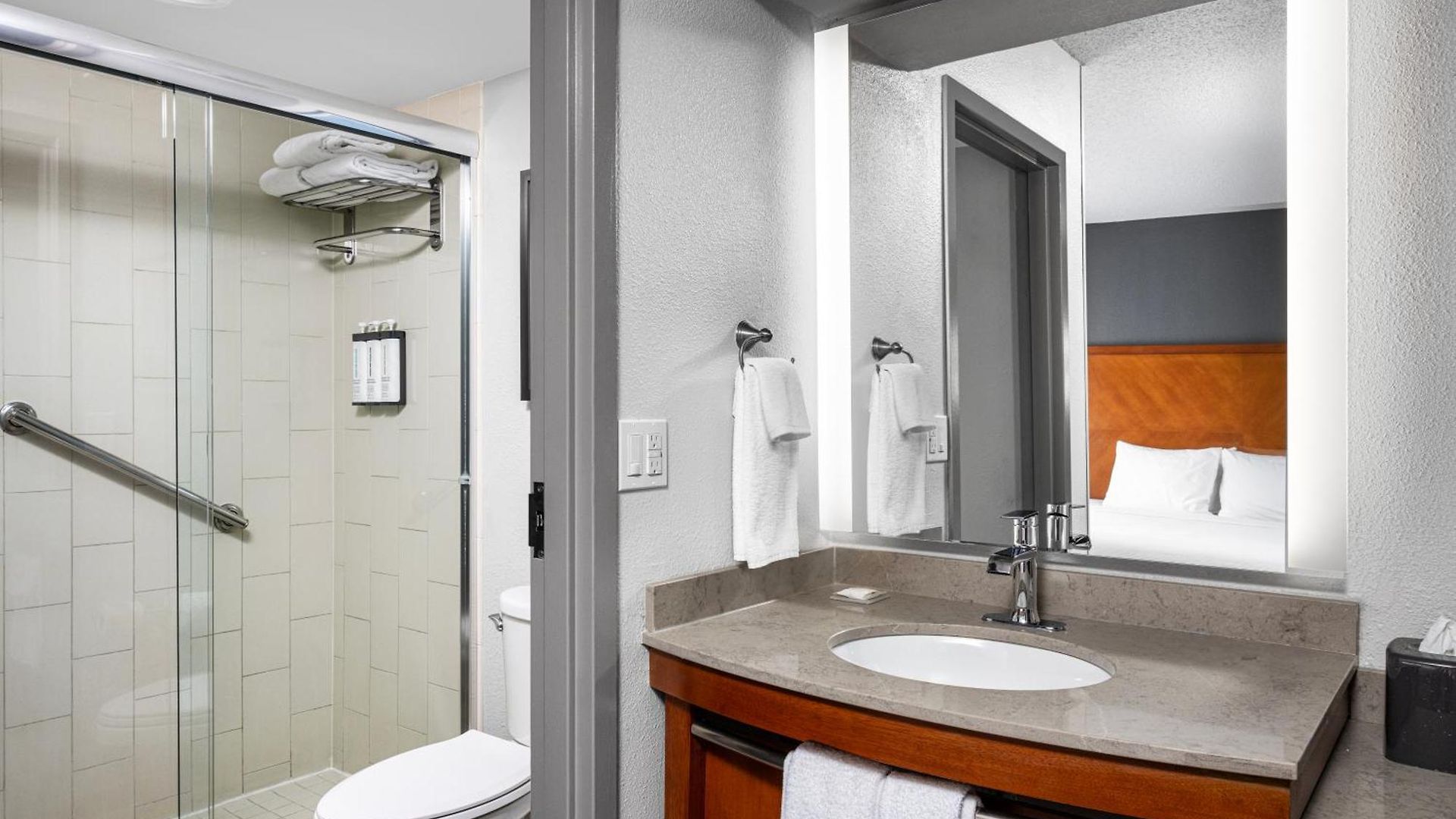 Hyatt Place Airport/lake Pointe 3*