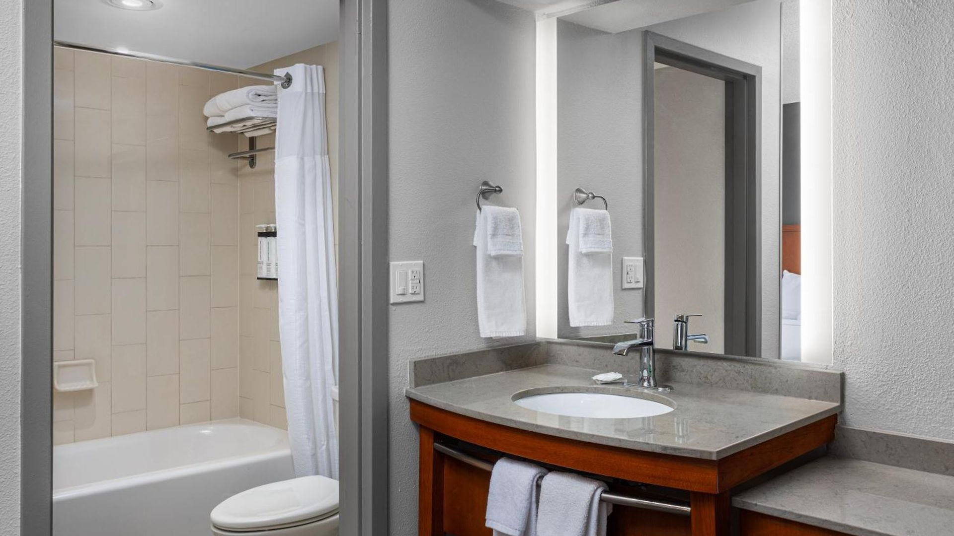 Hotel Hyatt Place Airport/lake Pointe 3*