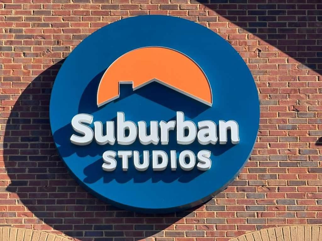 Suburban Near Of North Carolina-charlotte 4*