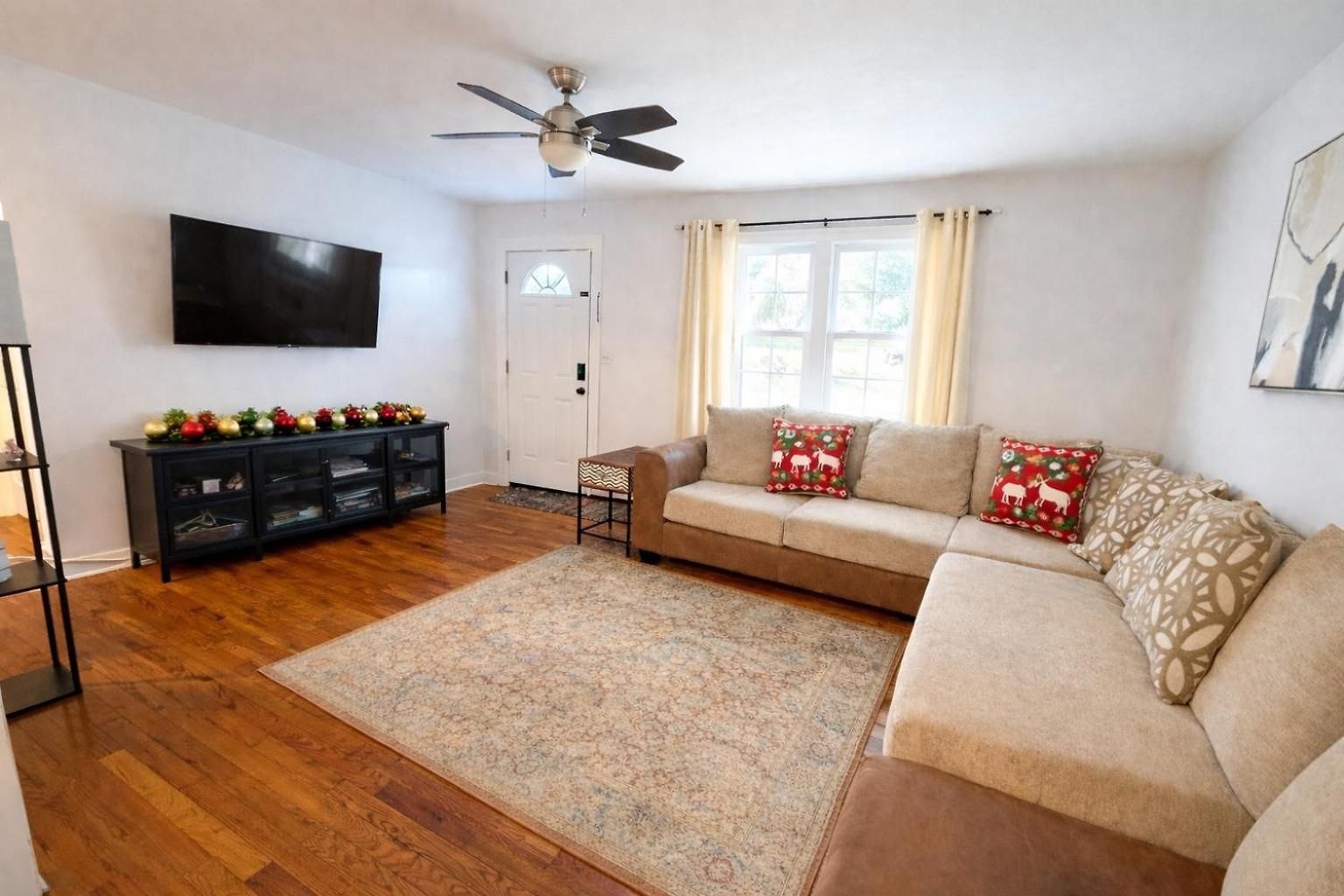 Charming 3 Bdrm In - 1 Mile To Uptown Holiday home