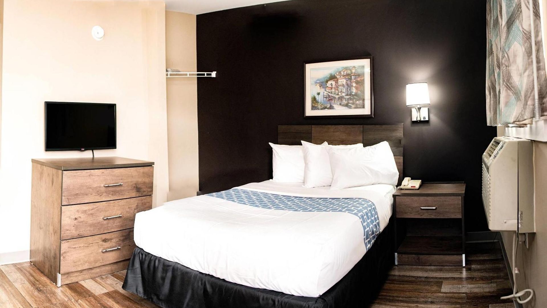 Suburban - Ballantyne Hotel 3*