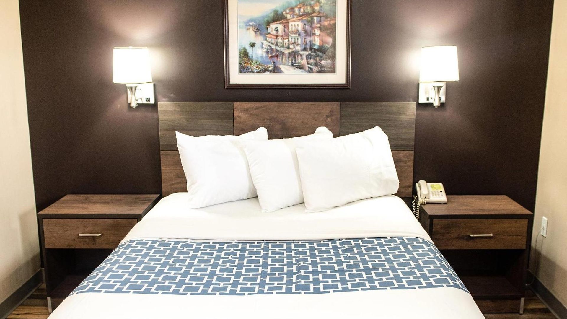 Suburban - Ballantyne 3*